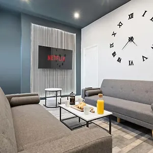bellas-house-12mins-bus-to-motor-point-arena-free.hotelsin-nottingham.com/
